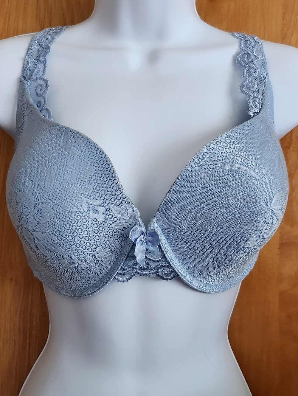 Q-T Light Blue Underwire Ligjtly Padded Lace Bra 40DD